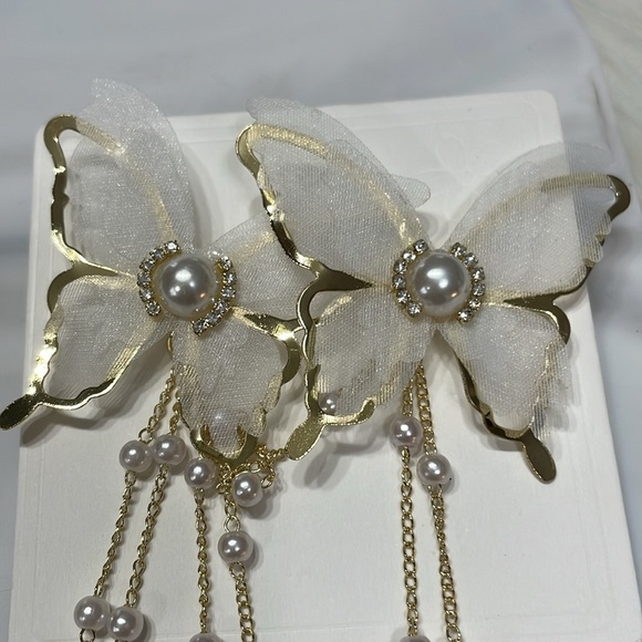 Nasty Gal Butterfly Pearl Tassel Earrings - Picture 9 of 12